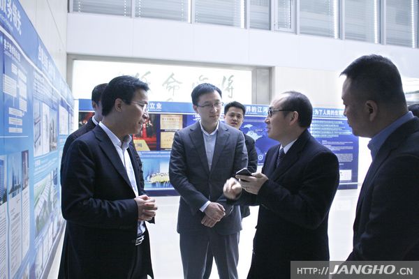 SOHO中国有限公司董事长潘石屹光临立博ladbrokes幕墙调查参观